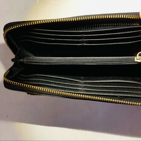 Fossil Black Leather Zip Wallet Gold Toned Hardware 4x8 Inches - Picture 4 of 5